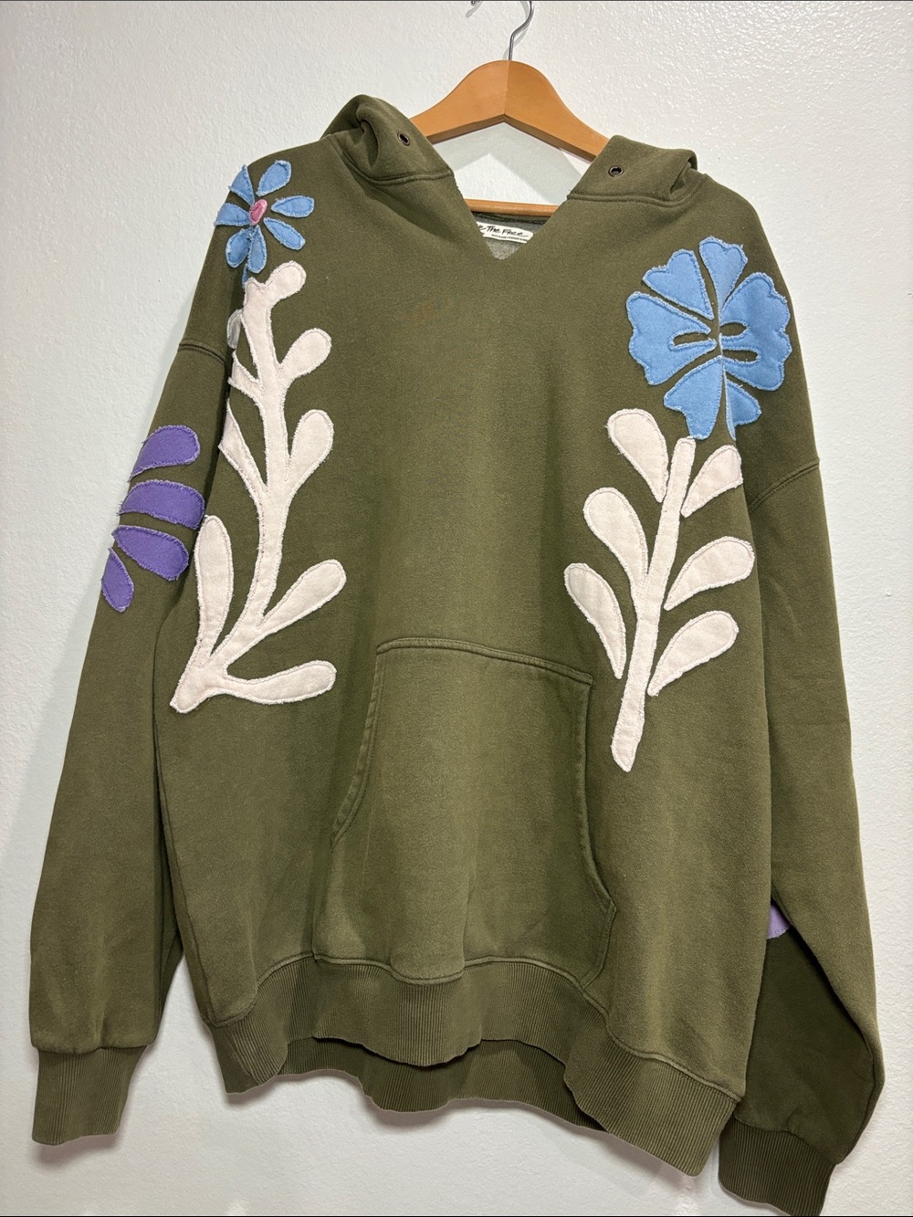 Free People We The Free It's A Vibe Flowers Hoodie NWOT size medium - Picture 5 of 7